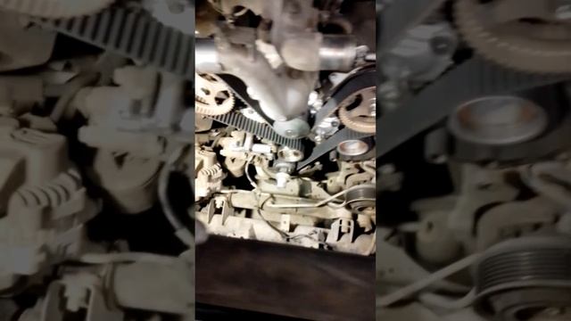 на паджеро сломался натяжитель ремня грм . смотреть онлайн