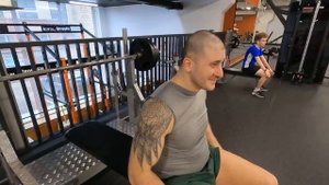 СИЛОВЫЕ БРЮСА ХЛЕБНИКОВА В ЖИМЕ ЛЕЖА - ЗАРУБА В БОКСЕ