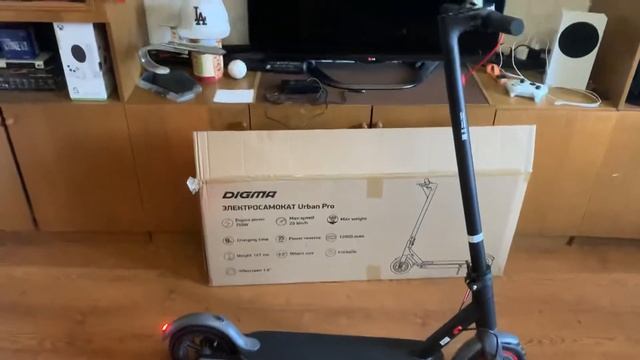 Электросамокат Digma Urban Pro, Digma UP-8.5-12,8-250-BK, краткий обзор смотреть онлайн