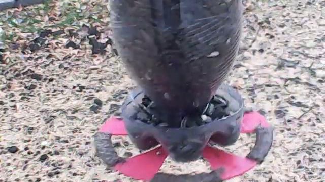 Продолжаю ходовые испытания кормушки для синичек смотреть онлайн