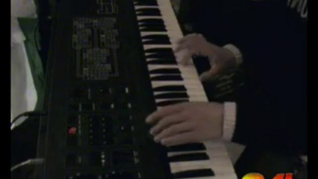 CRUMAR BIT ONE ANALOG SYNTH смотреть онлайн