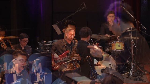 MJO 澳門爵士樂團 Through the Looking Glass смотреть онлайн