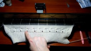 Вяжу гетры на вязальной машине.