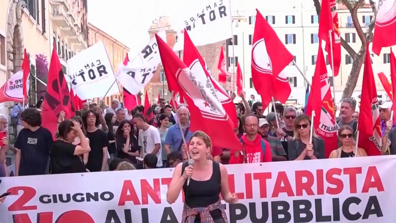 В Италии прошли акции протеста против поставок оружия Украине