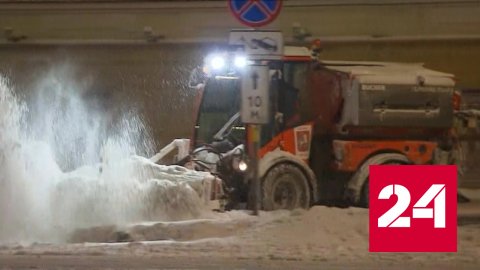 Москву чистят от снега более 135 тыс. человек - Россия 24