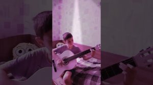 Ян. Учусь играть на гитаре