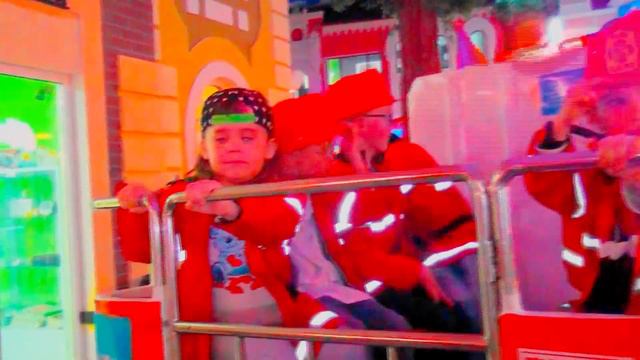 ВЛОГ Давид Пожарный, тушит пожар в Городе профессий для детей | David Happy Show смотреть онлайн