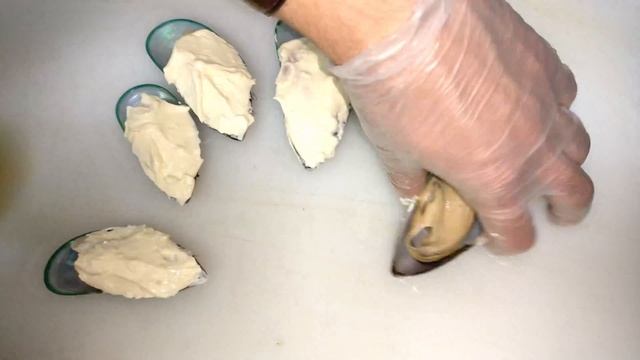 Запечённые мидии, с остро-чесночном соусом. смотреть онлайн