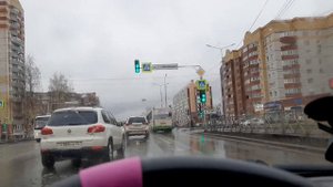 Киров  Своеобразная разметка и знаки после расширения дороги