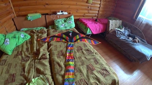 Запускаем летающего змея в небо на морЭ...