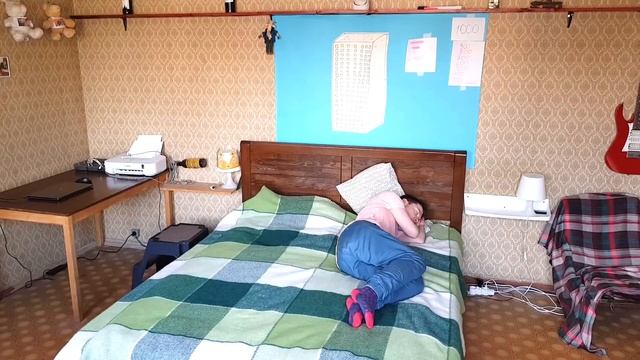 ПАРЕНЬ ПРОСНУЛСЯ С ДРУГИМ ПАРНЕМ ПРАНК / ПРИКОЛ ПОШЕЛ НЕ ТАК / ЧТО ОН СДЕЛАЛ С НИМ / ВЕСЕЛЫЙ ПРАНК смотреть онлайн