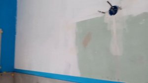 Кухонный фартук на кухне из широкоформатного керамогранита 600*600 на стены в СИП доме.