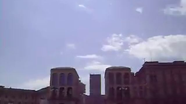 Milano piazza Duomo   Милан . площадь перед Дуомо ( главным собором  города )