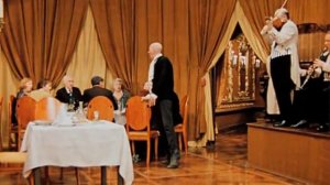 Киса Воробьянинов нажрался в ресторане