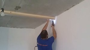 Монтаж дверей-купе. Крепление балки для будущего натяжного потолка.