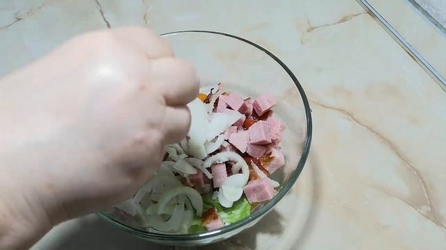 Вкусно, просто, красиво! Салат без майонеза с брынзой!Salad without mayonnaise with cheese! смотреть онлайн