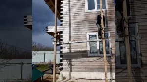 Подготовка к обшивке дома.Установка лесов.