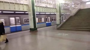 Два русича на станции Бульвар Дмитрия Донского