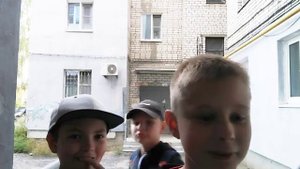 АЛИСА НЕ ПУСКАЕТ ДОМОЙ?!