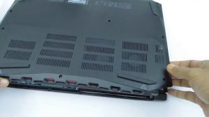 Acer Nitro 7 Gaming Laptop - Opening Back Cover/Removing Battery