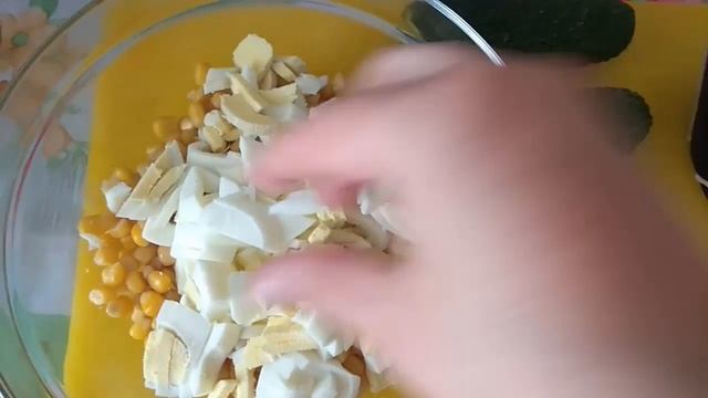 Салат Финский с сервелатом, свежим огурцом, яйцом и кукурузой