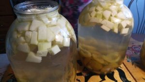 Ананасовый компот из кабачков и слив
