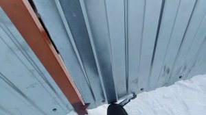 Замок - щеколда на калитку.