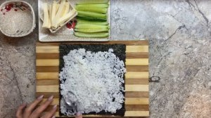 РОЛЛЫ/СУШИ с огурцом и сыром БЕЗ ЦИНОВКИ | Как приготовить роллы дома без циновки