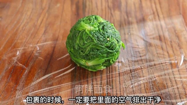 春天遇见荠菜多囤些，洗干净放1年不坏，煮饺子蒸包子炒菜都好吃【阿胖面食】
