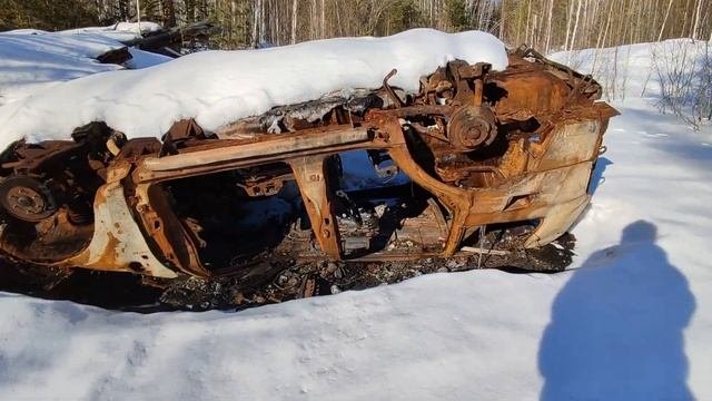 Закрытие зимнего сезона рыбалки.Отдых в зимовье.Встретил в лесу норку.Покатушки на снегоходе.Часть