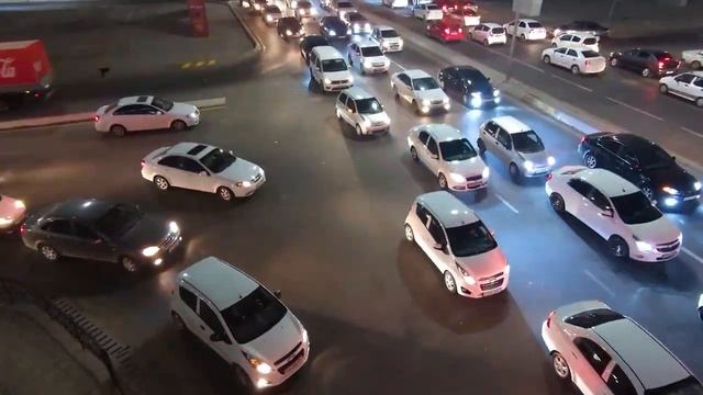 Пробки в Ташкенте. Это внешне красиво, но на самом деле - просто ужас... смотреть онлайн