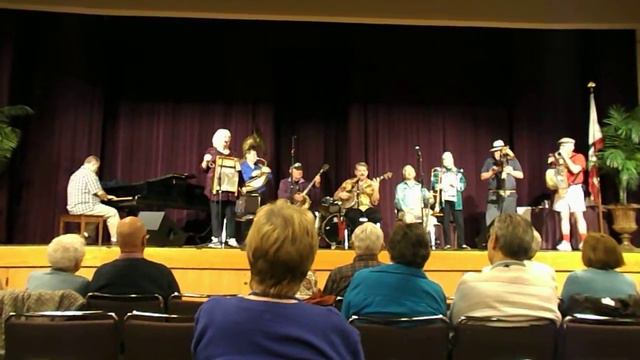 Kazoo Along смотреть онлайн