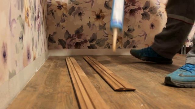 КАК И НА ЧТО? Правильно приклеить деревянные плинтуса! Ремонт квартиры в Новороссийске!!!