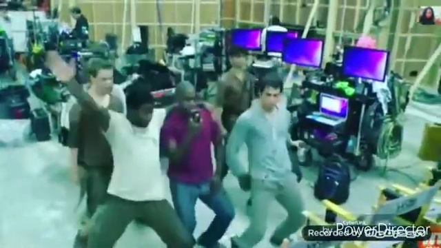 Дилан О'Брайен и танцы🕺😂