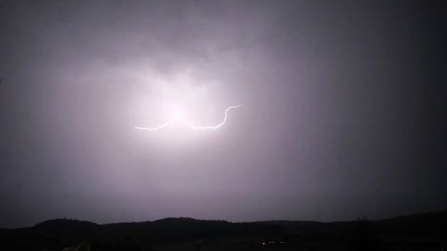 Ливень с сильными раскатами грома и молнией.Звуки грозы и грома для отдыха и крепкого сна.Антистрес смотреть онлайн