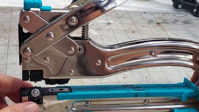 How to Set an Eyelet with the Cropadile 2 Big Bite! For Junk Journals The Paper Outpost! :) смотреть онлайн