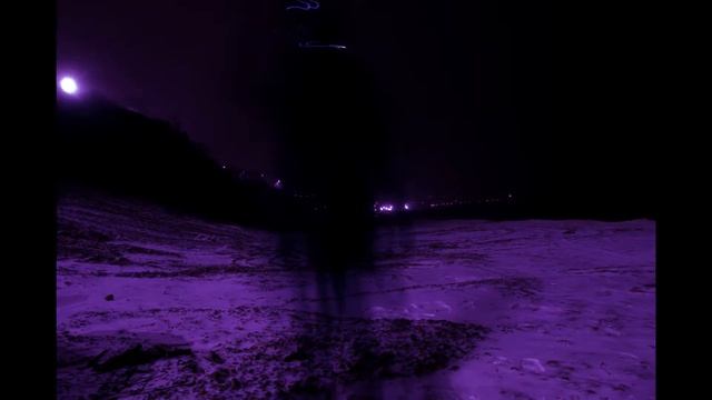 МИСТИЧЕСКИЕ ФОТО КАПЮШОНА 3 ПУХОВИК С ОЧКАМИ НА КАПЮШОНЕ МЕДИТИРУЕТ НА СКЛОНАХ ЭНЕРГИЙ ДРЕВНИХ БОГО смотреть онлайн