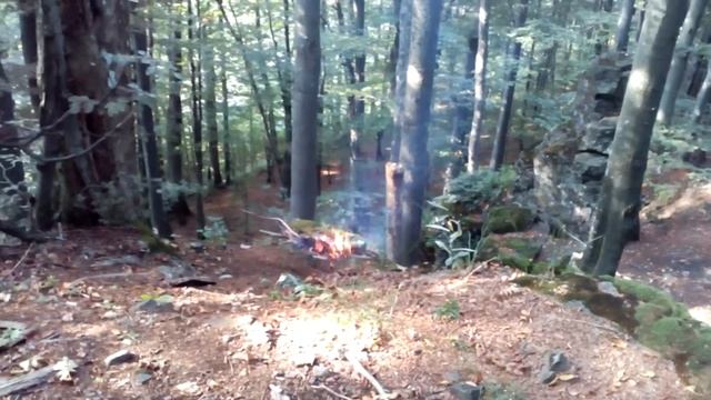 Что будет если балон с монтажной пены кинуть в костер. Опасно!!! смотреть онлайн