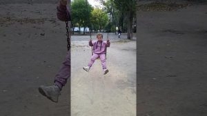 Катаемся на качелях