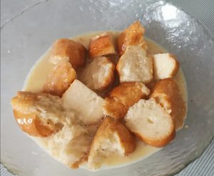 Сытный завтрак! Смешиваем и запекаем! Понравится всем! Быстро смешиваем яйца, сыр, батон и бекон