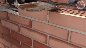 Кладка кирпича на белый шов
