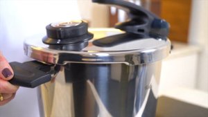 Кастрюля скороварка из нержавеющей стали Fissler Vitavit Edition //БЫСТРЕЕ, ЛЕГЧЕ, ВКУСНЕЕ