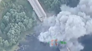 Подрыв моста укросвиньями в Курской области. Видео от врага.
