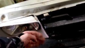 Клеем стекло фары ваз .