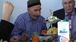Тотурбиев и Генжеханов поздравляют ветеранов.