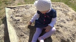 ПЕРВЫЙ РАЗ В ДЕТСКИЙ САД ♥ Гуляем, прыгаем на батуте ♥ Ребенок 1 год 10 месяцев