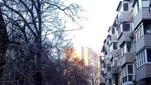 2 человека на крыше 9-этажного дома!