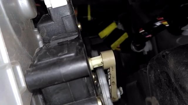 МАЗДА 3 2006: Не работают заслонки направления обдува смотреть онлайн