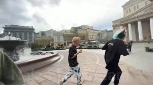 Некоглай и Даня Милохин убегают от фанатов