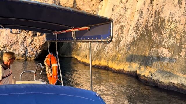 БАЛАКЛАВА Крым-Я ОЧУМЕЛ,Люди от СЧАСТЬЯ прыгают в Море!Морская прогулка на ЗАКАТЕ,ЗАТЕРЯННЫЙ МИР! смотреть онлайн